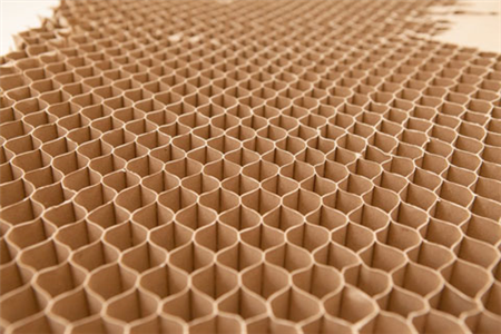 So Sánh Chi Phí Giữa Giấy Carton Tổ Ong và Mút Xốp: Lựa Chọn Nào Tối Ưu Cho Doanh Nghiệp?